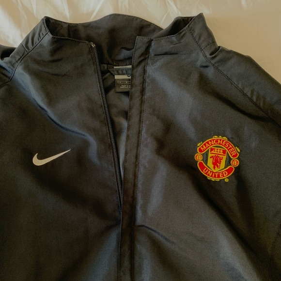 💖SOLD💖 NIKE x Manchester United Windbreaker - Picture 4 of 10